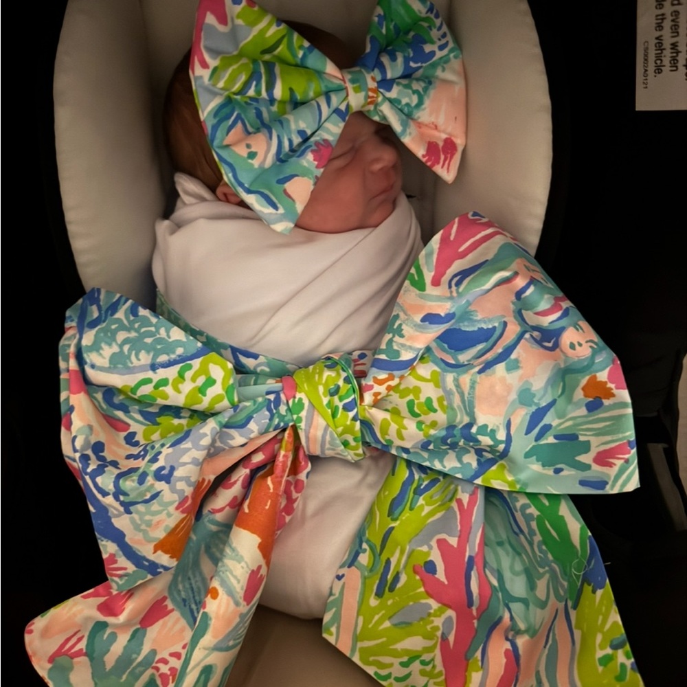 Lilly Pulitzer bow swaddle, does not come with bow for head